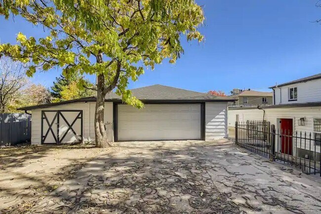 Building Photo - $0 DEPOSIT OPTION. STUNNING 3BED/2BATH DUPLEX IN BERKELEY NEIGHBORHOOD