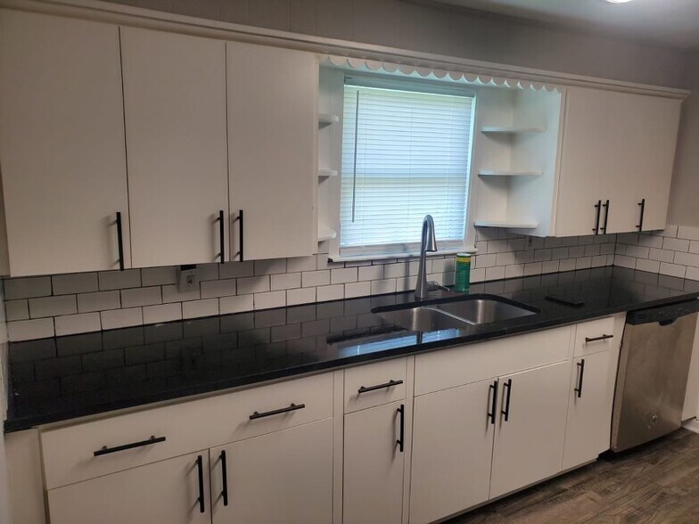 Building Photo - 6218 Woodrow St