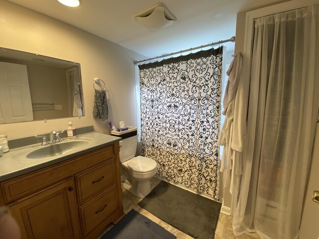 Building Photo - 510 Burns St