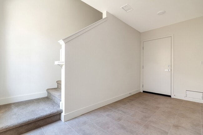 Building Photo - SOUTHCOVE Luxury: SPACIOUS TOWNHOME with O...