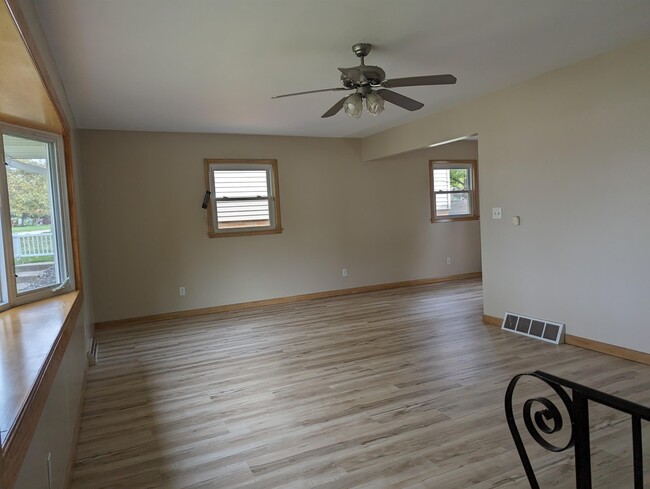 Building Photo - 2283 Grandview Dr