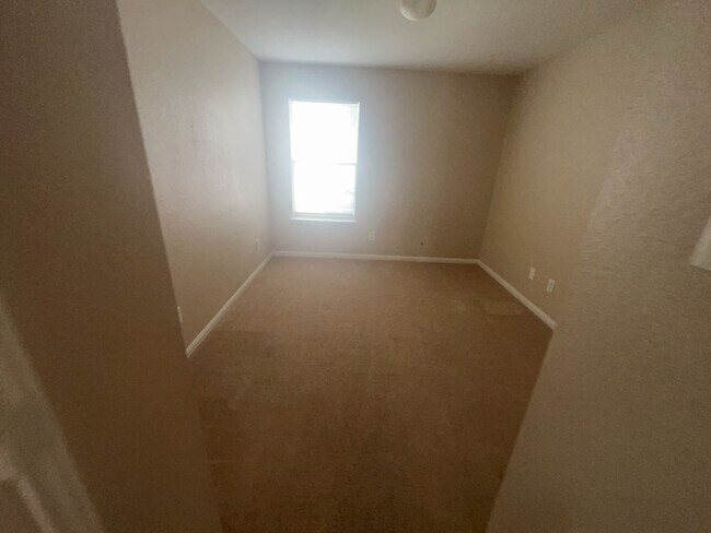 Building Photo - AVAILABLE NOW!