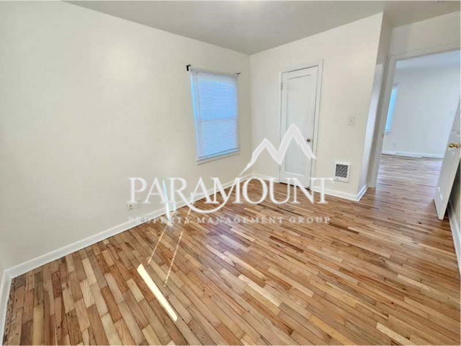 Building Photo - Remodeled 1 Bedroom in a Great Location! Landscaping Included!