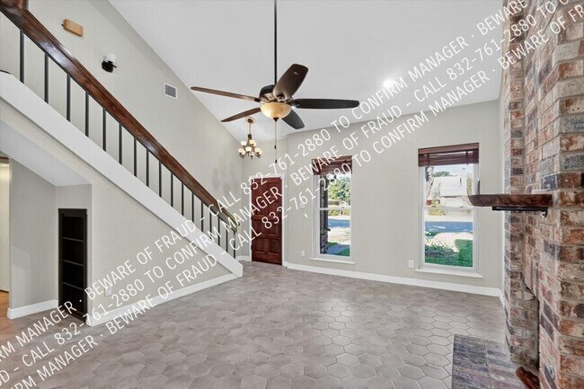 Building Photo - 593 King Cir