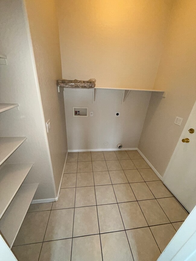 Building Photo - 6794 W Del Mar Ln