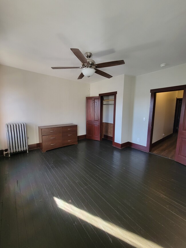 Building Photo - 603 E Spruce St