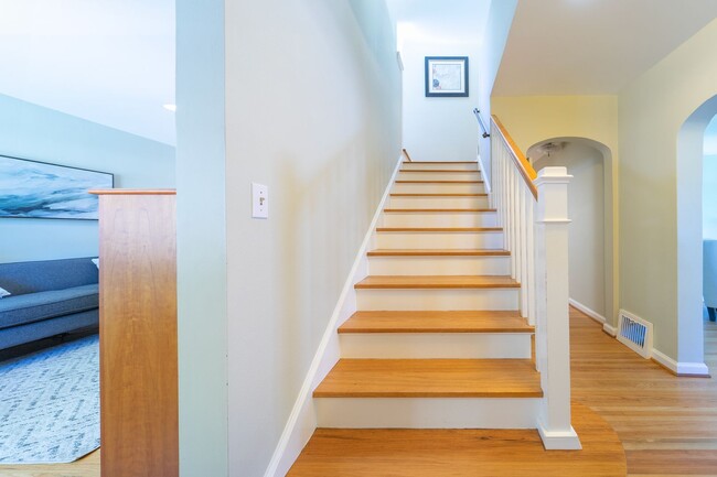Building Photo - Enchanting Portland Heights 5BD House: You...