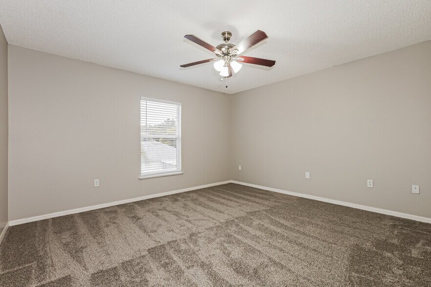 Building Photo - 30249 Birdhouse Dr
