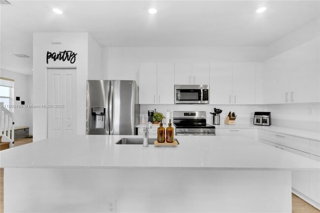 Building Photo - 2444 SE 24th Ave