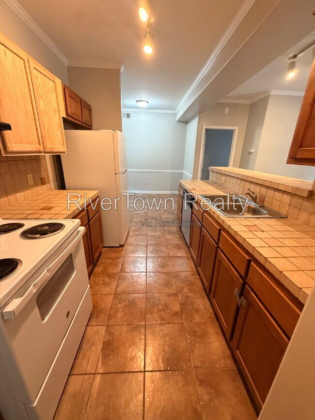 Building Photo - 641 Gookin Pl