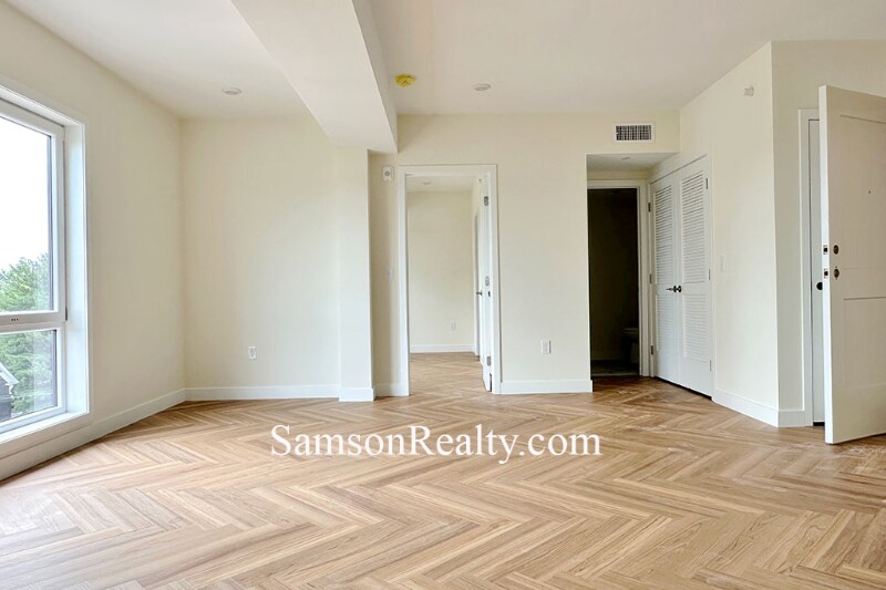 Building Photo - 165 Gano St