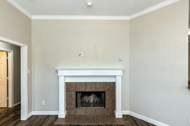 Building Photo - 3 bedroom 3 Bath House plus office