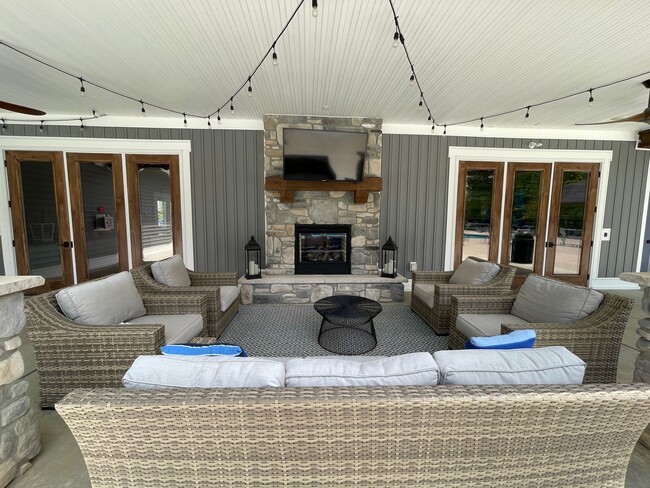 Building Photo - Wren | 3 Bed 2.5 Bath | Garage | 1729 sf