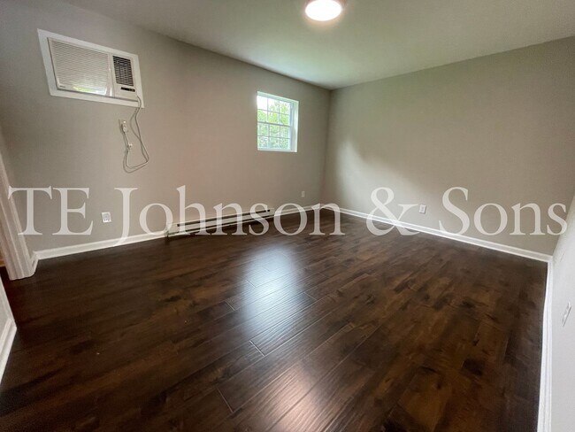Building Photo - Newly Renovated 1 Bedroom Near Easton Park!