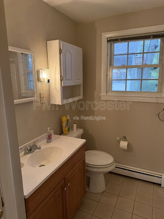 Building Photo - 25 Pond View Dr