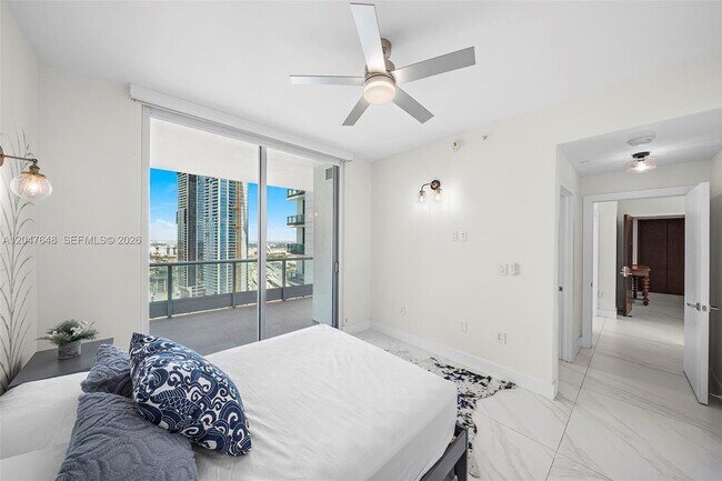 Building Photo - 900 Biscayne Blvd
