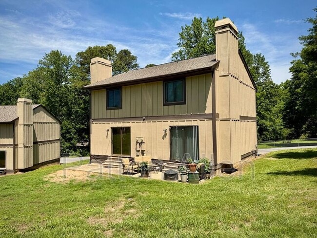 Building Photo - 2 Dawnwood Cir