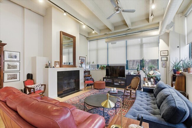 Building Photo - 2600 N Southport Ave