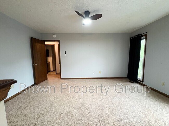 Building Photo - 5960 Laguna Dr