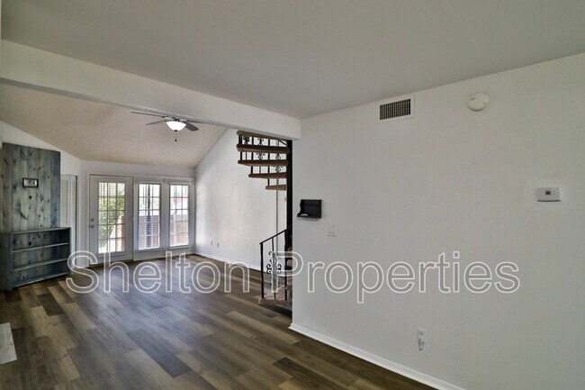 Building Photo - 30 E Brown Rd