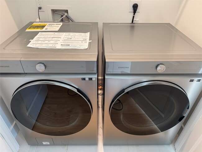 Building Photo - 5338 Donovan Gdns Ln