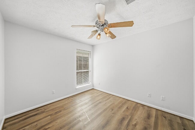 Building Photo - Peaceful Single-Story Home with Updated Flooring & Included Appliances