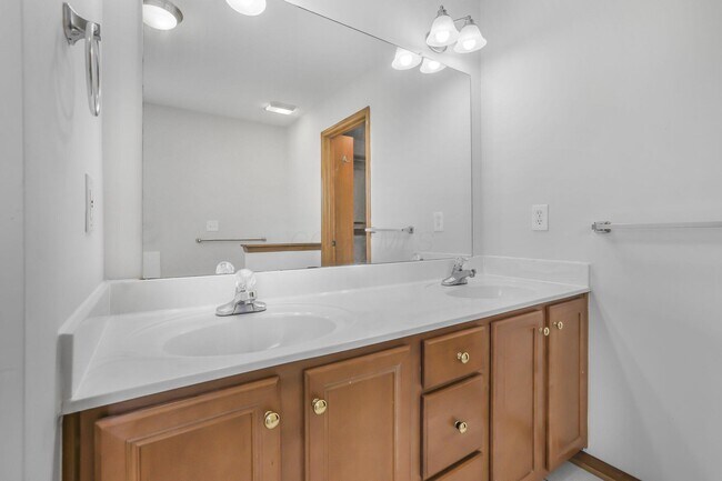 Building Photo - 3825 Delwood Dr