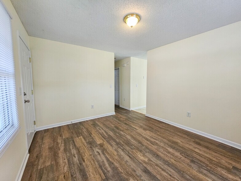Building Photo - 640 Wyndale Rd