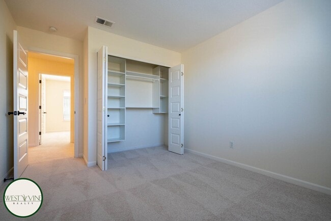 Building Photo - Chic 4 Bedroom, 2.5 Bath Single-Story Home