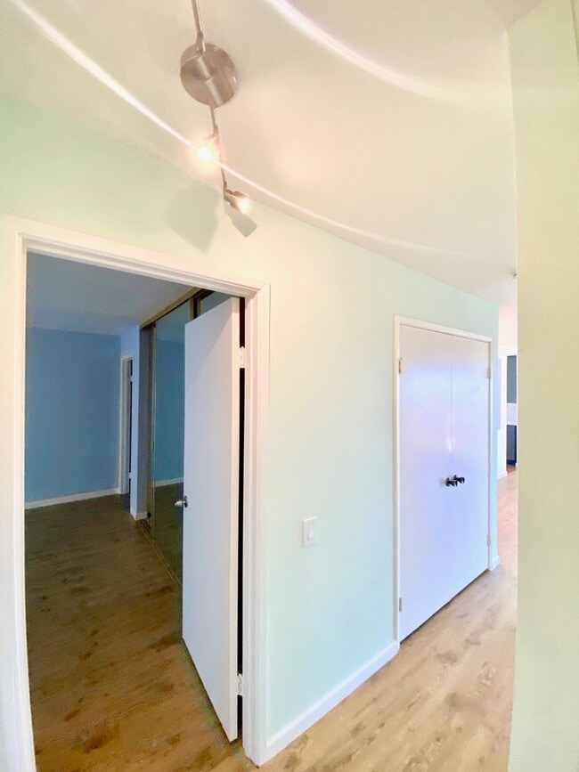 Building Photo - FOR RENT -  3 Bd/2 Ba 1,392 Sf In Friars Village Community, Townhome In San Diego Fashion Valley ...