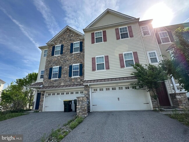 Building Photo - 103 Russell Ln