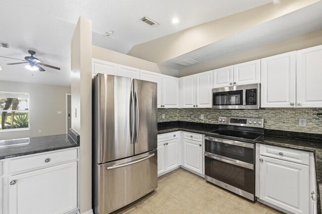 Building Photo - 1707 SE Manth Ln