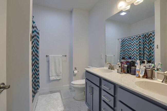 Building Photo - 4 bedroom