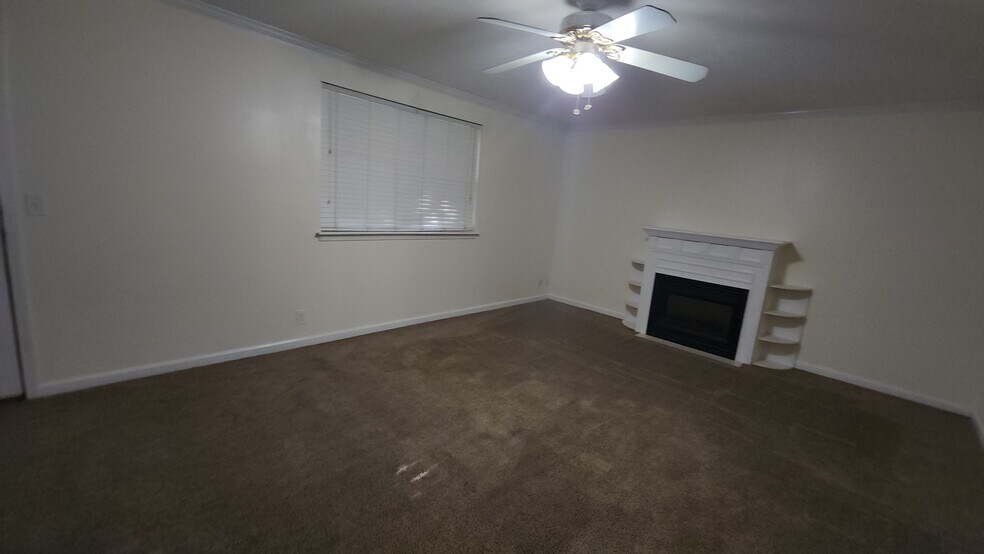 Empty livingroom, now neutral color - 2950 Baby Ruth Ln
