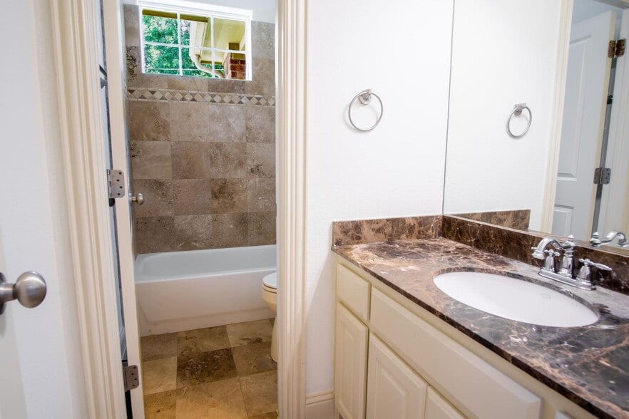 Building Photo - Luxurious Lower Greenville home walkable to shops & eateries