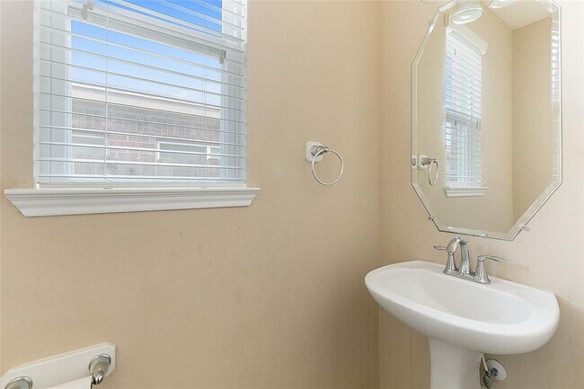 Building Photo - 20323 Mathis Landing Dr