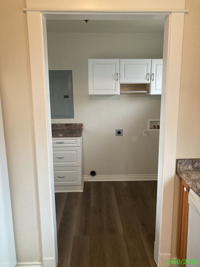 Building Photo - 1020 NE 12th St