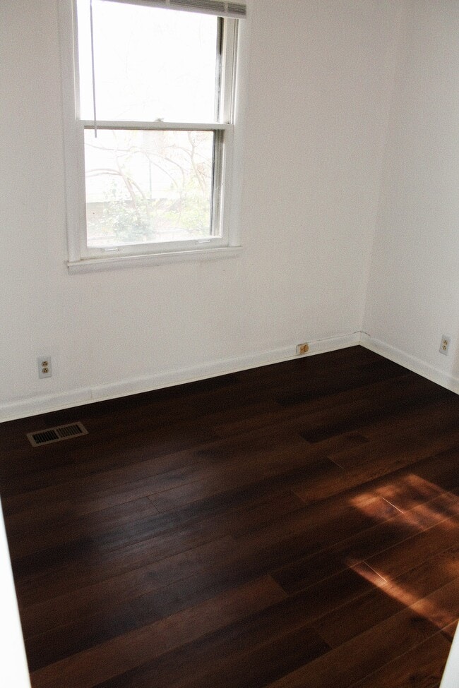 Building Photo - 209 East Ave