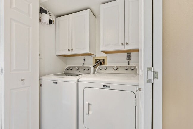 Building Photo - Fully Furnished Beautiful 2 Bedroom Seascape Towers Oceanfront Condo