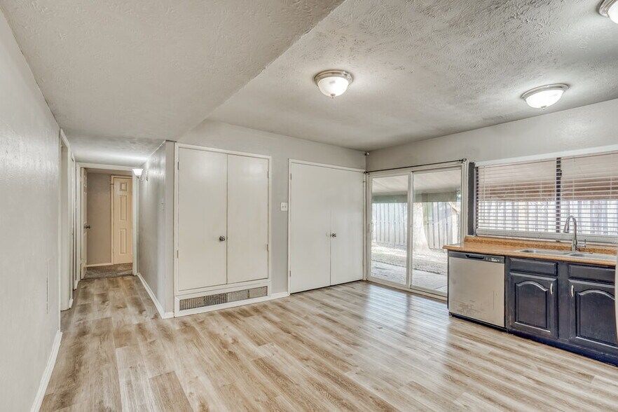 Building Photo - 15614 Mendocino Dr