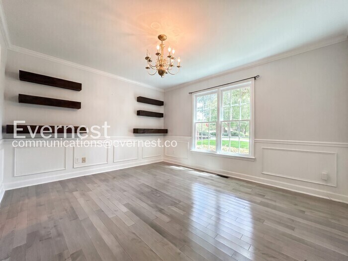 Building Photo - 5950 Henley Dr