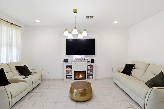 Building Photo - 6737 W Vly Vw Dr