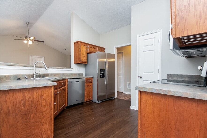 Building Photo - 1813 Cherry Creek Dr