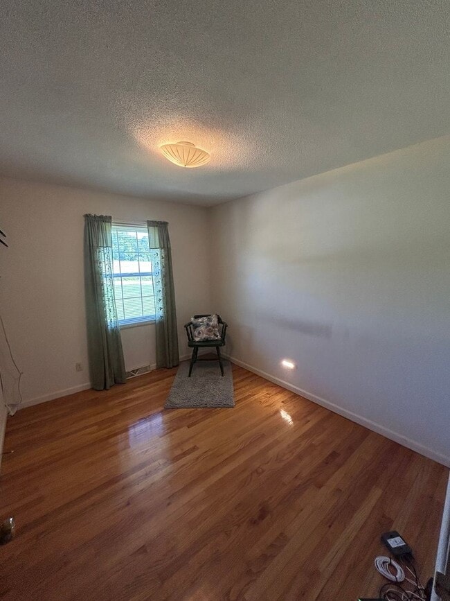 Building Photo - 1706 Danenhower Rd