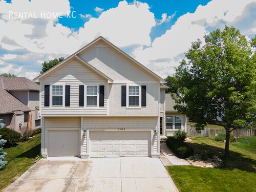 Building Photo - Open and Light 2-story w/fin bsmt and fenc...