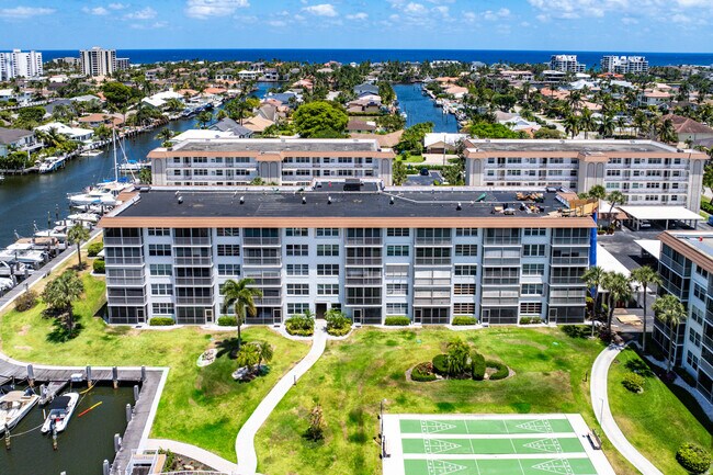 Building Photo - 911 Gardenia Dr