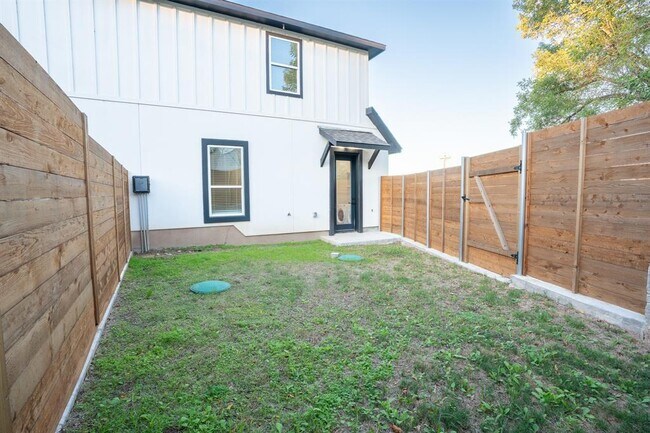 Building Photo - 162 Meadow View Blvd