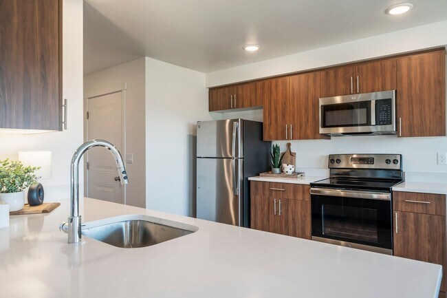 Building Photo - Spring Into Savings: $500 Rent Credit & $5...