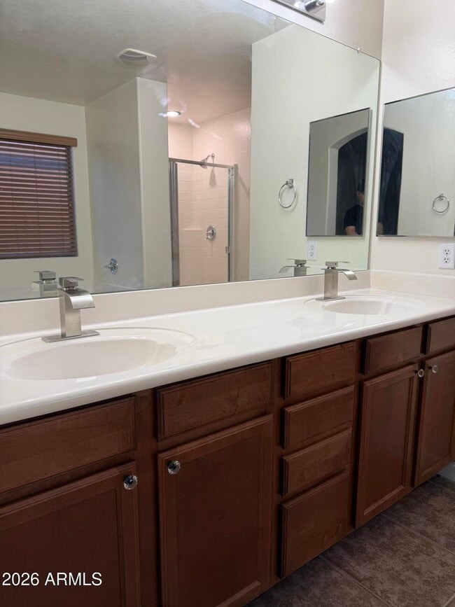 Building Photo - 46058 W Tulip Ln