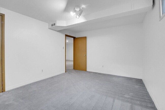 Building Photo - $3,000.00, 3 Bed, 3 Bath, Single Family Ho...